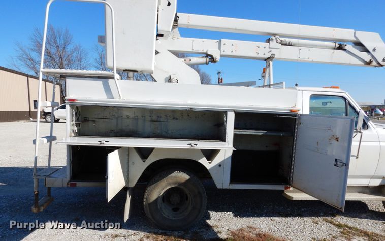 image for item JI9268 1993 Ford F450 Super Duty  bucket truck