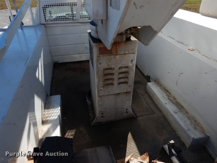 image for item JI9268 1993 Ford F450 Super Duty  bucket truck