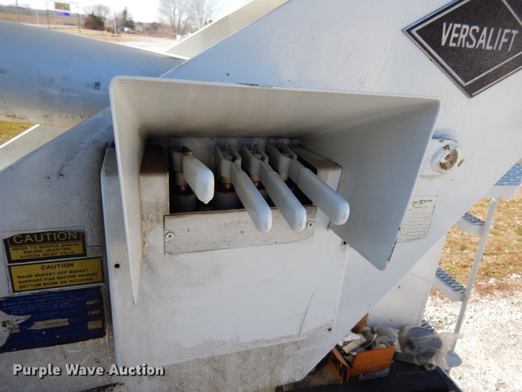 image for item JI9268 1993 Ford F450 Super Duty  bucket truck