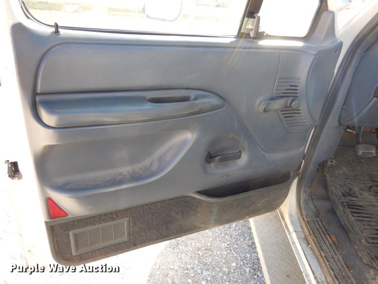 image for item JI9268 1993 Ford F450 Super Duty  bucket truck