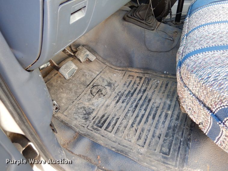 image for item JI9268 1993 Ford F450 Super Duty  bucket truck