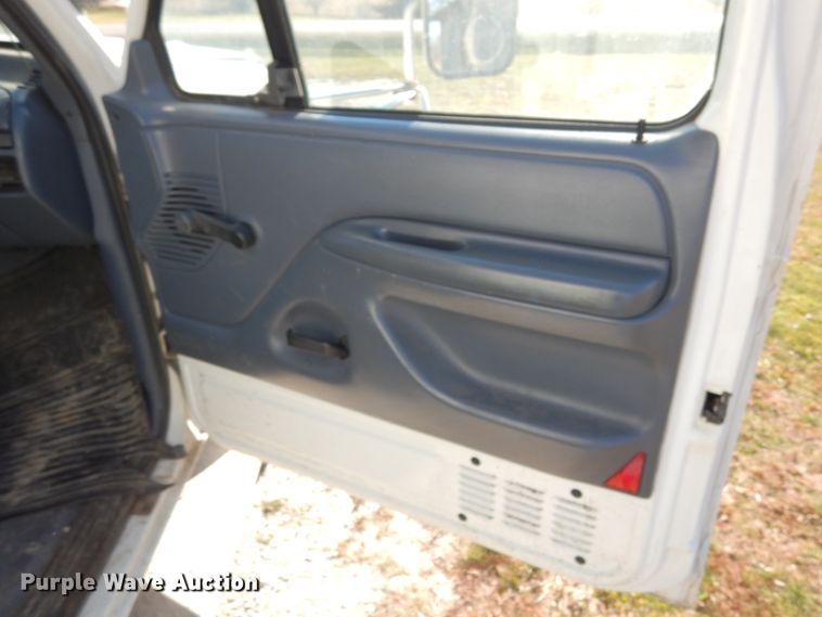 image for item JI9268 1993 Ford F450 Super Duty  bucket truck