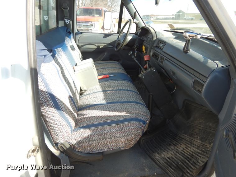 image for item JI9268 1993 Ford F450 Super Duty  bucket truck