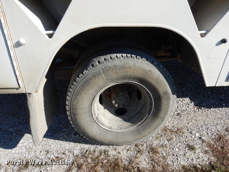 image for item JI9268 1993 Ford F450 Super Duty  bucket truck