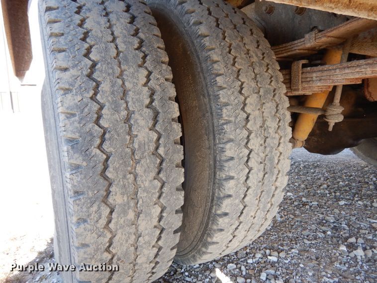 image for item JI9268 1993 Ford F450 Super Duty  bucket truck