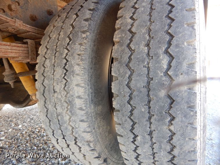 image for item JI9268 1993 Ford F450 Super Duty  bucket truck