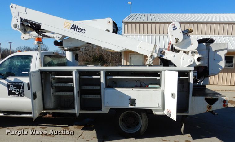 image for item JI9269 2012 Ford F550 Super Duty XL  bucket truck