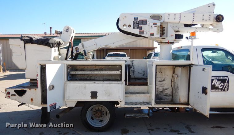 image for item JI9269 2012 Ford F550 Super Duty XL  bucket truck