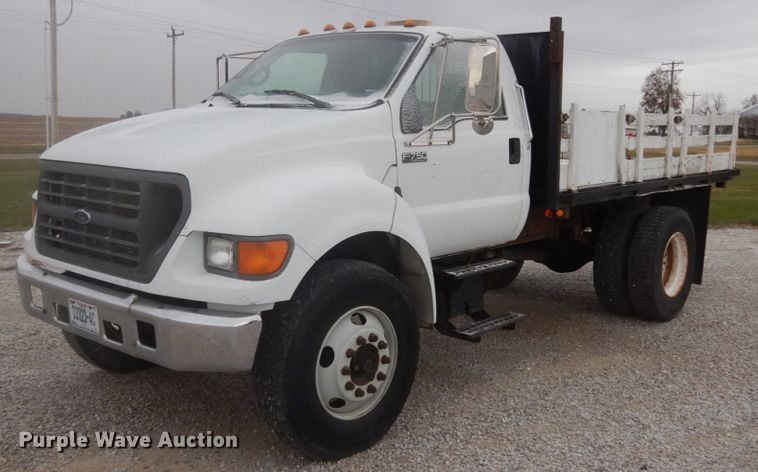 image for item JI9272 2000 Ford F750 Super Duty  flatbed truck