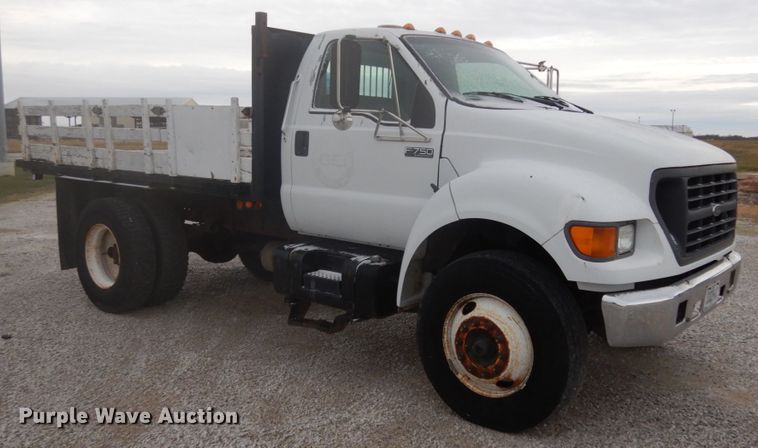 image for item JI9272 2000 Ford F750 Super Duty  flatbed truck