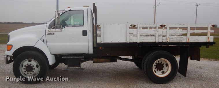 image for item JI9272 2000 Ford F750 Super Duty  flatbed truck