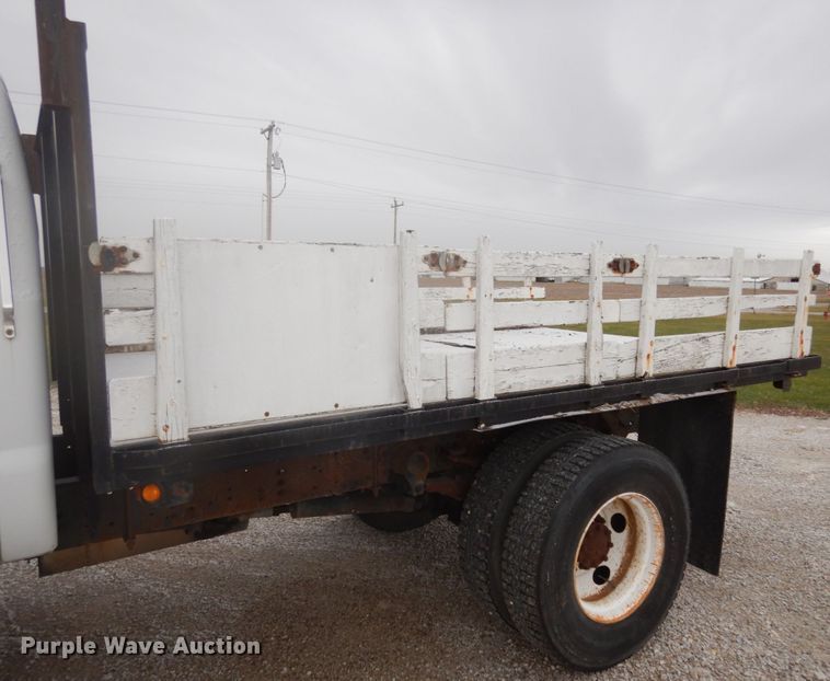 image for item JI9272 2000 Ford F750 Super Duty  flatbed truck