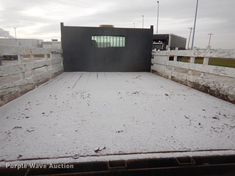 image for item JI9272 2000 Ford F750 Super Duty  flatbed truck