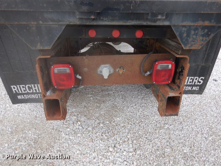 image for item JI9272 2000 Ford F750 Super Duty  flatbed truck