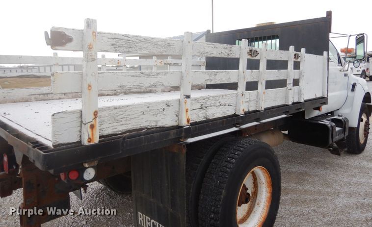 image for item JI9272 2000 Ford F750 Super Duty  flatbed truck