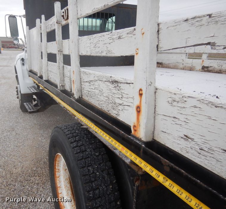 image for item JI9272 2000 Ford F750 Super Duty  flatbed truck