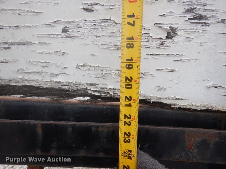 image for item JI9272 2000 Ford F750 Super Duty  flatbed truck