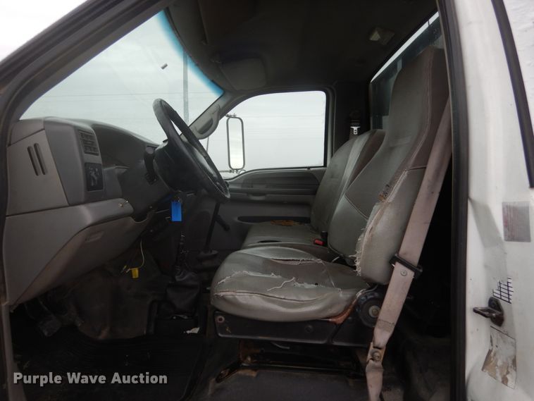 image for item JI9272 2000 Ford F750 Super Duty  flatbed truck