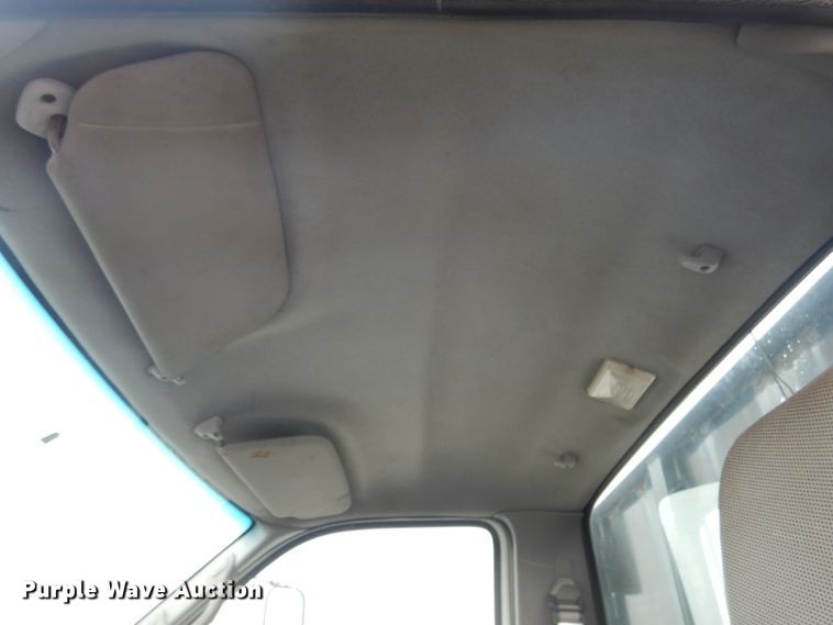 image for item JI9272 2000 Ford F750 Super Duty  flatbed truck