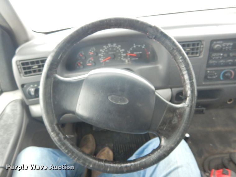 image for item JI9272 2000 Ford F750 Super Duty  flatbed truck