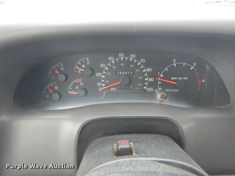 image for item JI9272 2000 Ford F750 Super Duty  flatbed truck