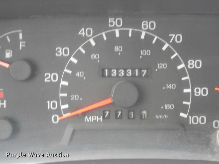 image for item JI9272 2000 Ford F750 Super Duty  flatbed truck