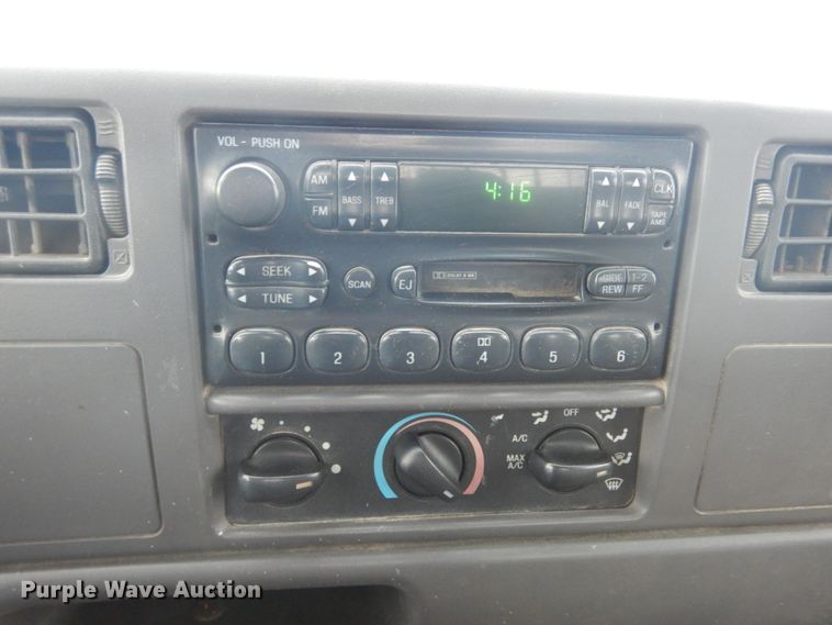 image for item JI9272 2000 Ford F750 Super Duty  flatbed truck