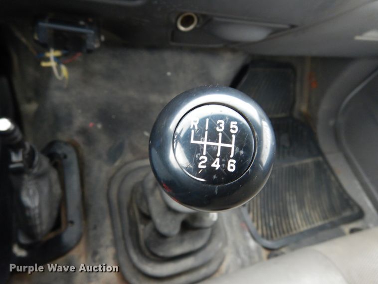 image for item JI9272 2000 Ford F750 Super Duty  flatbed truck