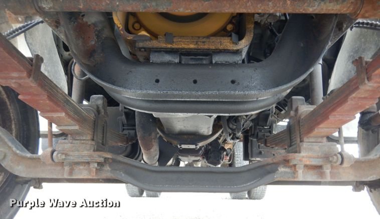 image for item JI9272 2000 Ford F750 Super Duty  flatbed truck