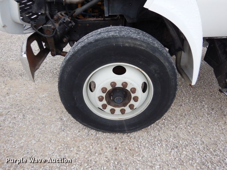 image for item JI9272 2000 Ford F750 Super Duty  flatbed truck