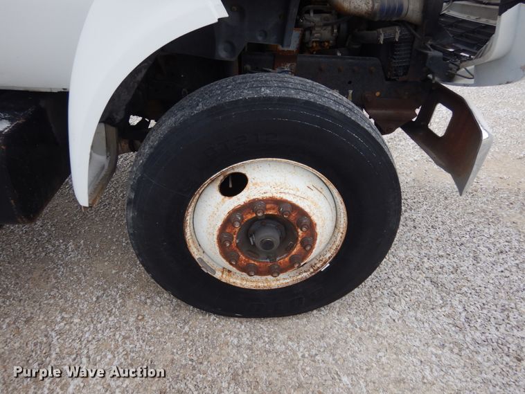 image for item JI9272 2000 Ford F750 Super Duty  flatbed truck