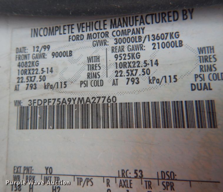 image for item JI9272 2000 Ford F750 Super Duty  flatbed truck