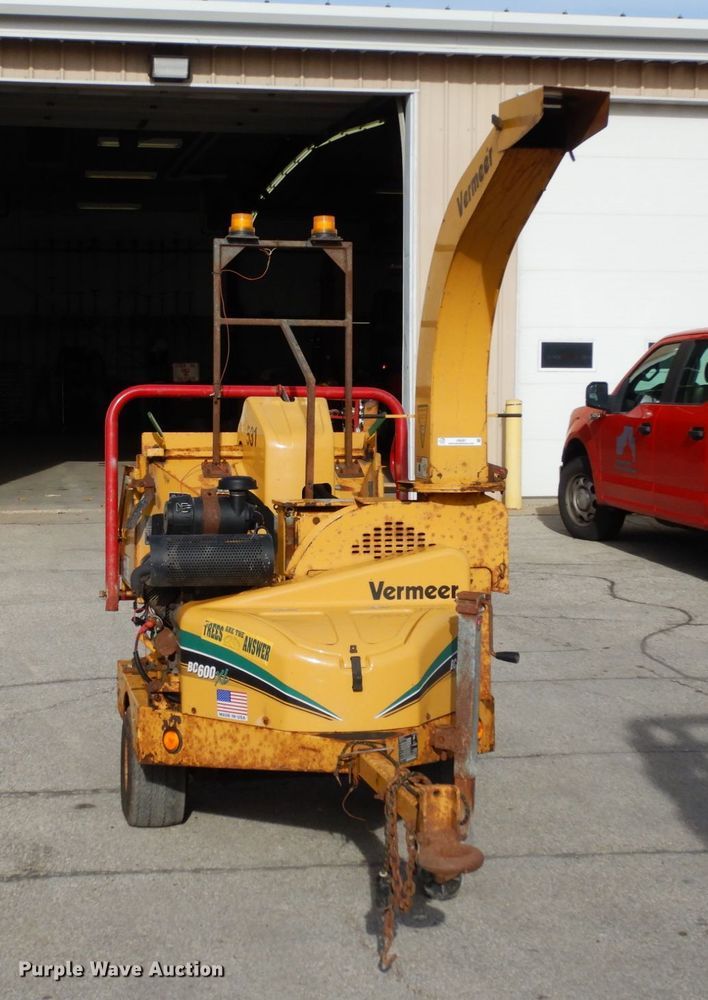image for item JI9287 2005 Vermeer BC600XL  wood chipper