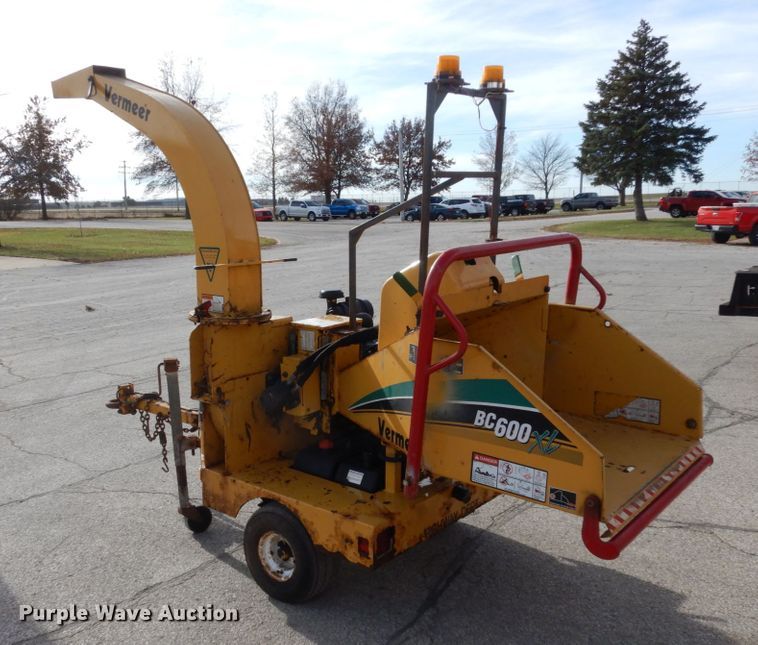 image for item JI9287 2005 Vermeer BC600XL  wood chipper