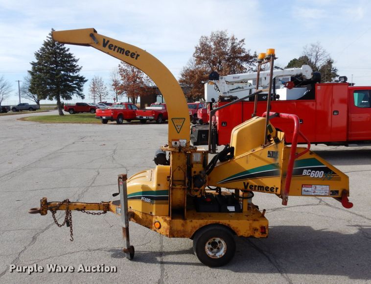 image for item JI9287 2005 Vermeer BC600XL  wood chipper