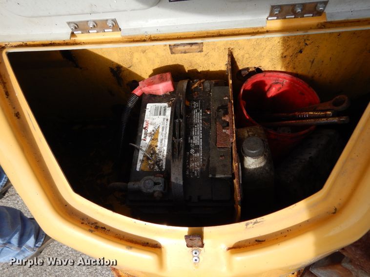 image for item JI9287 2005 Vermeer BC600XL  wood chipper