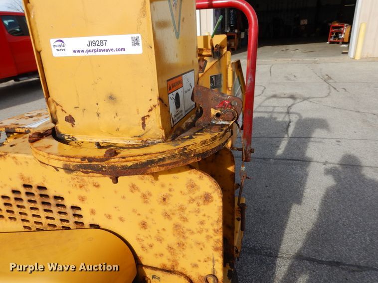 image for item JI9287 2005 Vermeer BC600XL  wood chipper