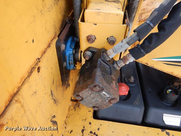 image for item JI9287 2005 Vermeer BC600XL  wood chipper