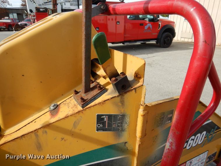 image for item JI9287 2005 Vermeer BC600XL  wood chipper