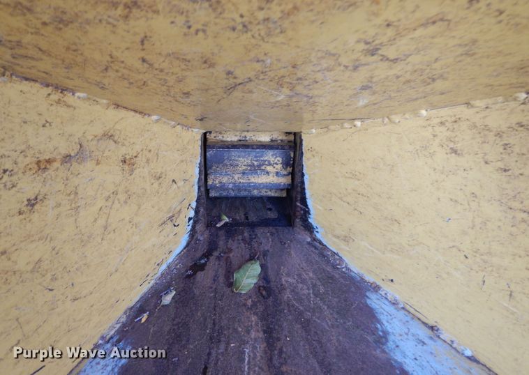 image for item JI9287 2005 Vermeer BC600XL  wood chipper