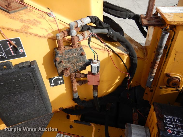 image for item JI9287 2005 Vermeer BC600XL  wood chipper