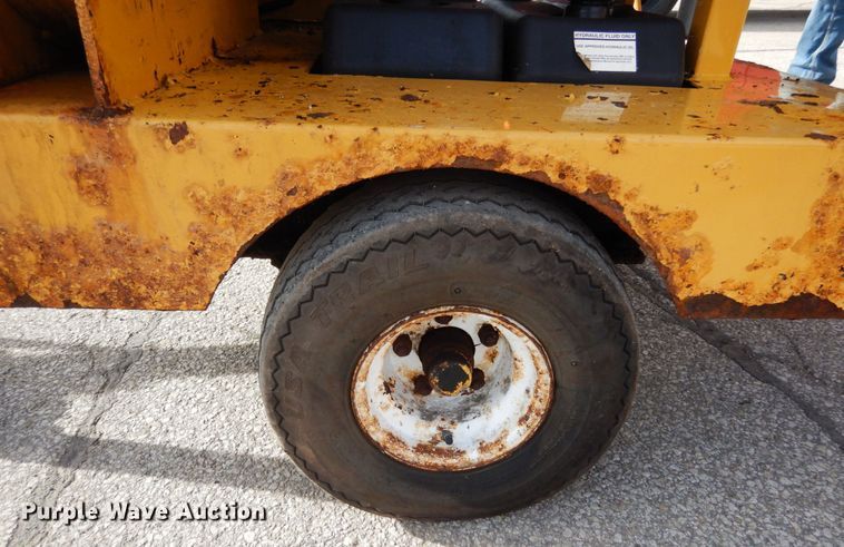 image for item JI9287 2005 Vermeer BC600XL  wood chipper