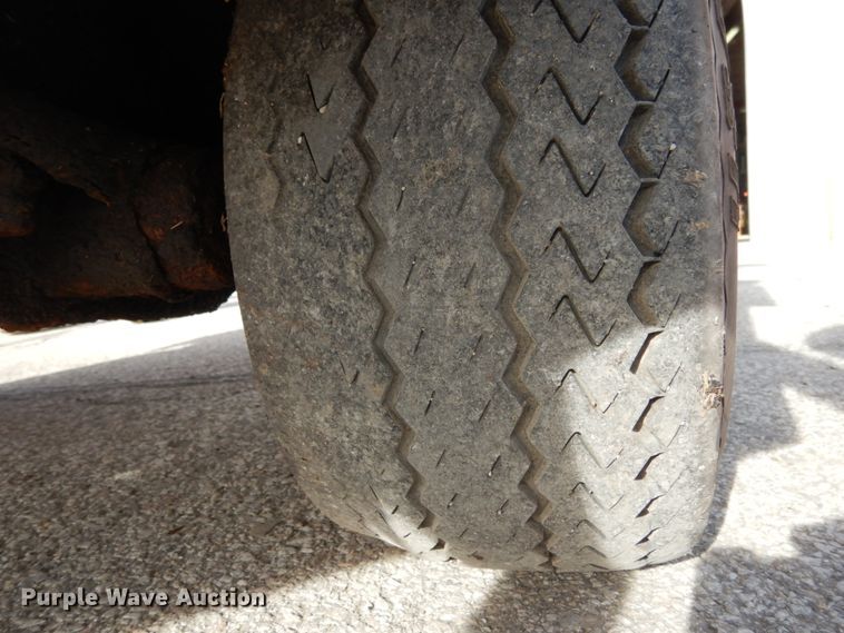 image for item JI9287 2005 Vermeer BC600XL  wood chipper