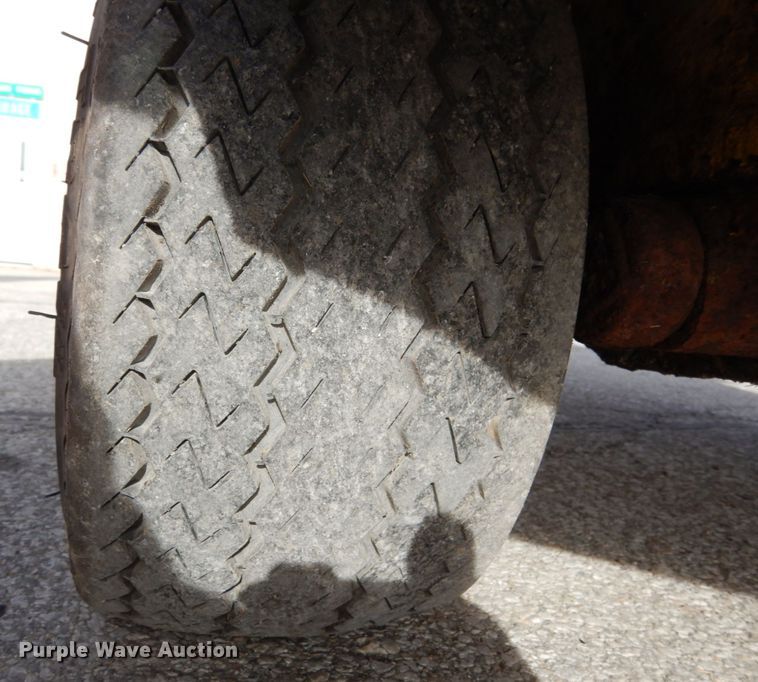 image for item JI9287 2005 Vermeer BC600XL  wood chipper