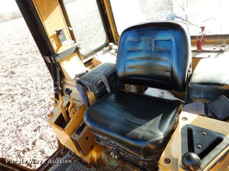 image for item JI9298 1988 Caterpillar 953  track loader