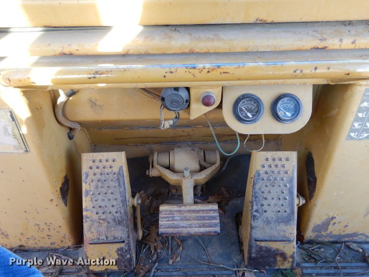 image for item JI9298 1988 Caterpillar 953  track loader