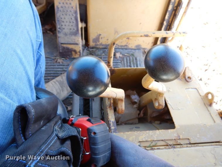 image for item JI9298 1988 Caterpillar 953  track loader