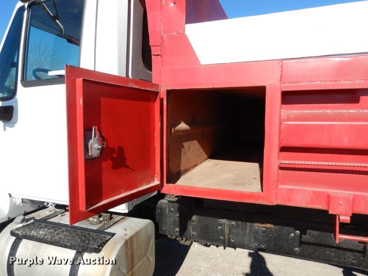 image for item JI9318 2006 International 7400  dump truck