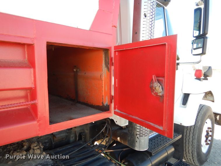 image for item JI9318 2006 International 7400  dump truck