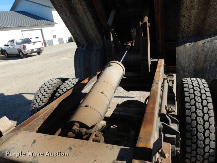 image for item JI9318 2006 International 7400  dump truck